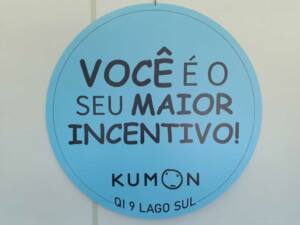 Design Visual Comunicação Visual Portfólio Móbile de PVC e Adesivo Kumon Brasília DF